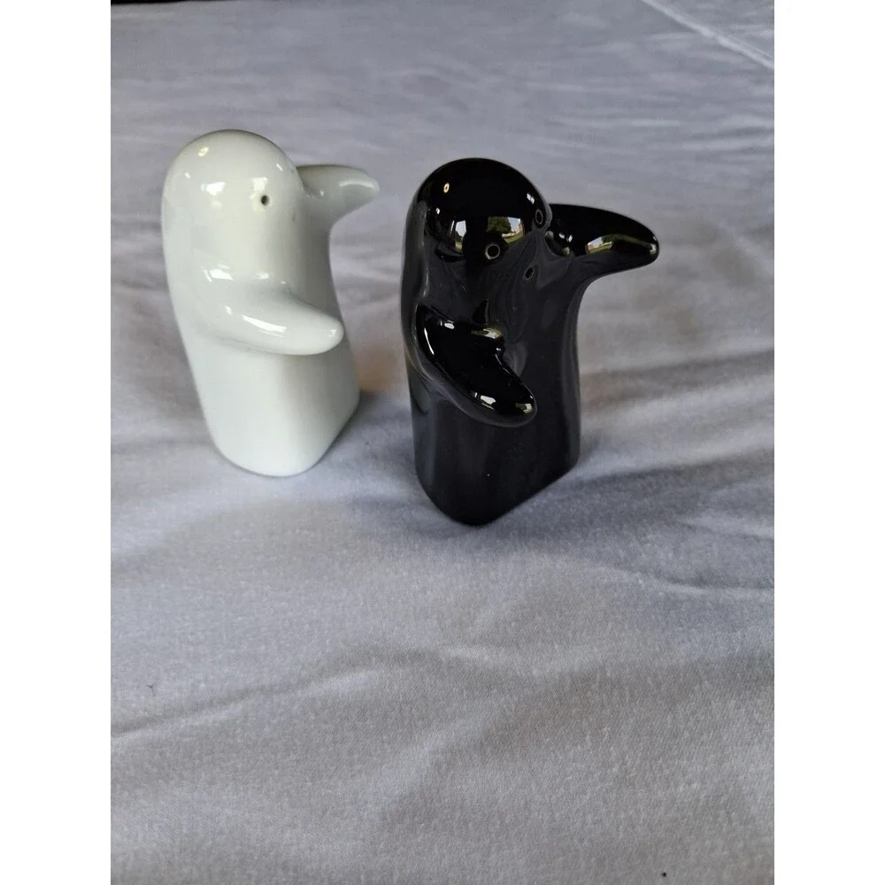 Verdici design hugging ghosts